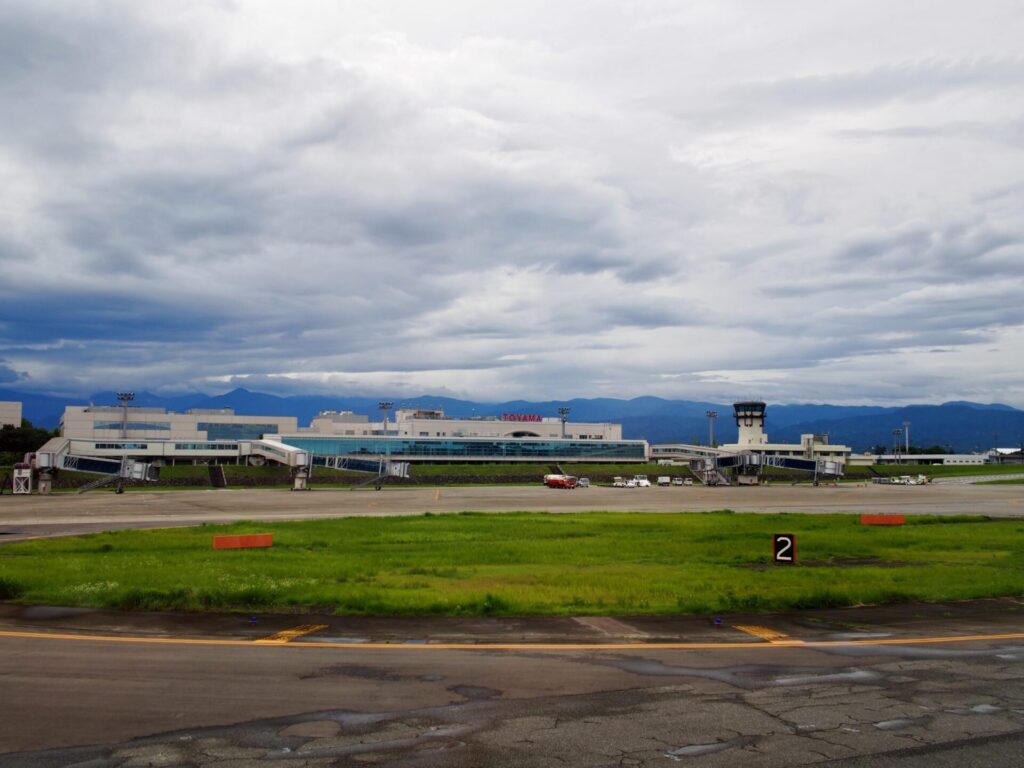 富山きときと空港