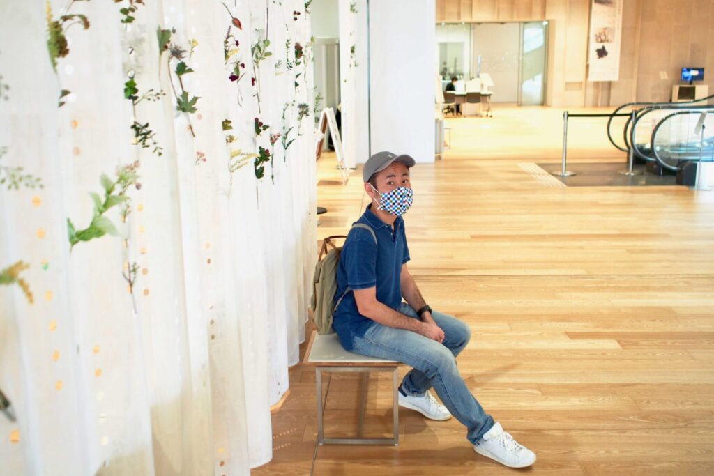 TOYAMAキラリ内 カフェ前にて