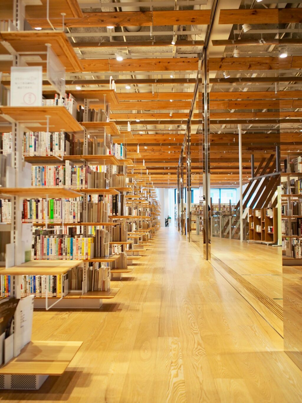 富山市立図書館