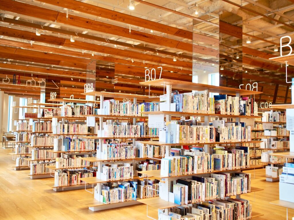 富山市立図書館