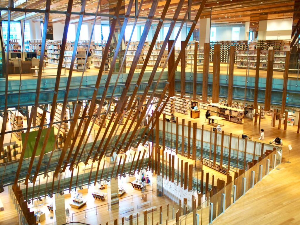 富山市立図書館