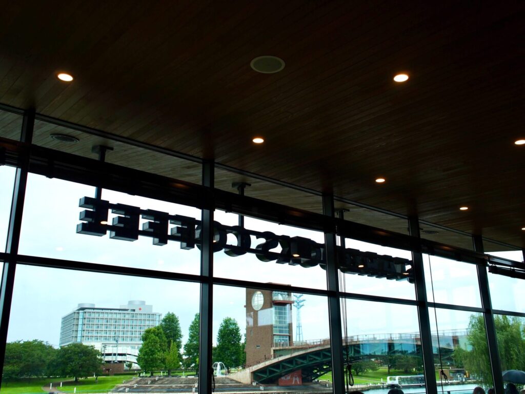 富山 世界一美しいスターバックスの中からの景色