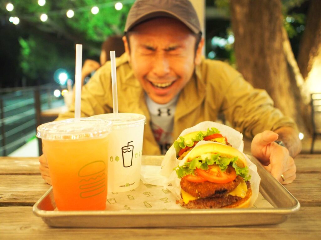 スタート前はシェイクシャックで夕食タイム