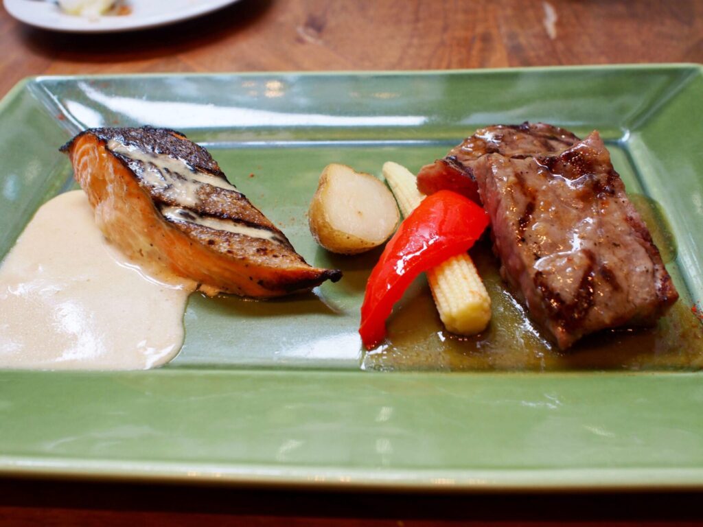 GoToEat Dining&Bar LAVAROCK グリグメイン料理