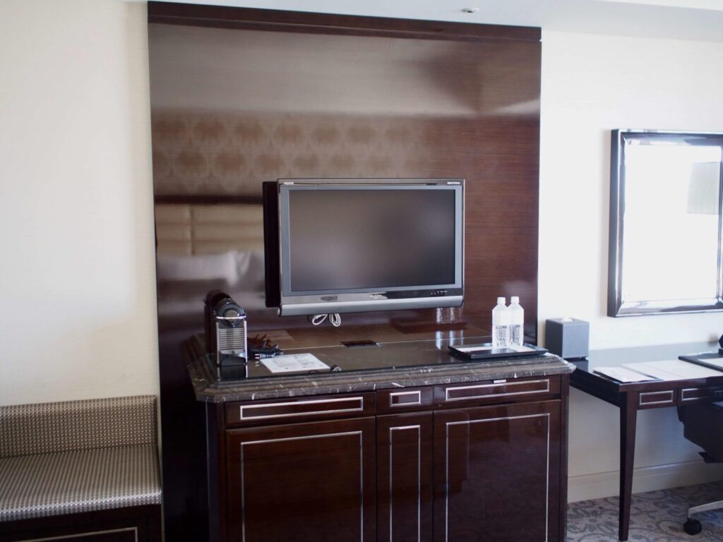 インターコンチネンタル東京ベイ クラブルーム テレビ