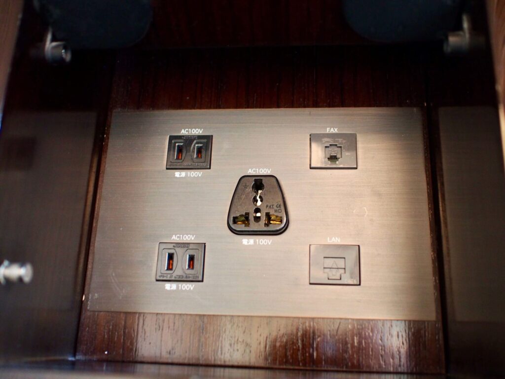 インターコンチネンタル東京ベイ クラブルーム 電源