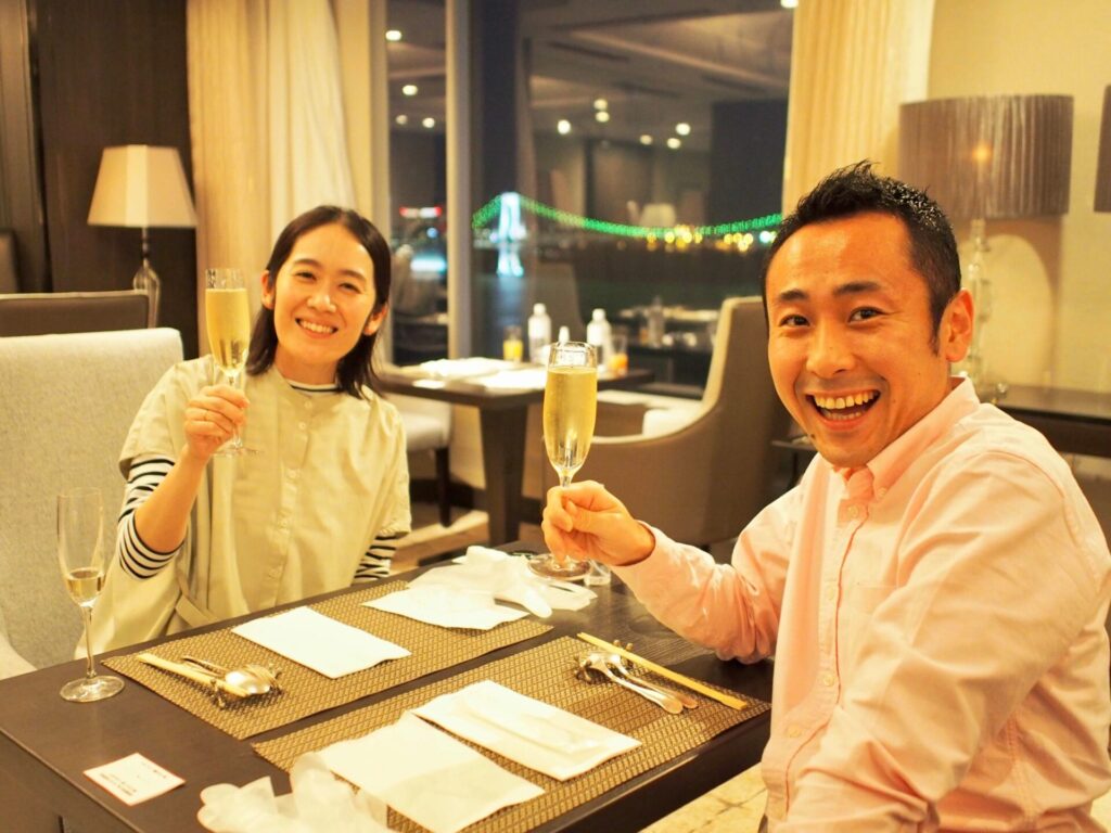 インターコンチネンタル東京ベイ クラブラウンジ 夫婦で乾杯