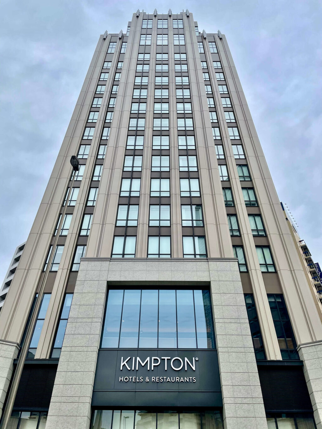 キンプトン新宿東京 正面