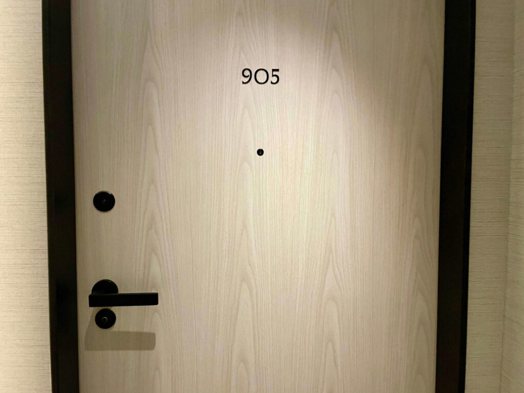 キンプトン新宿東京 客室の扉