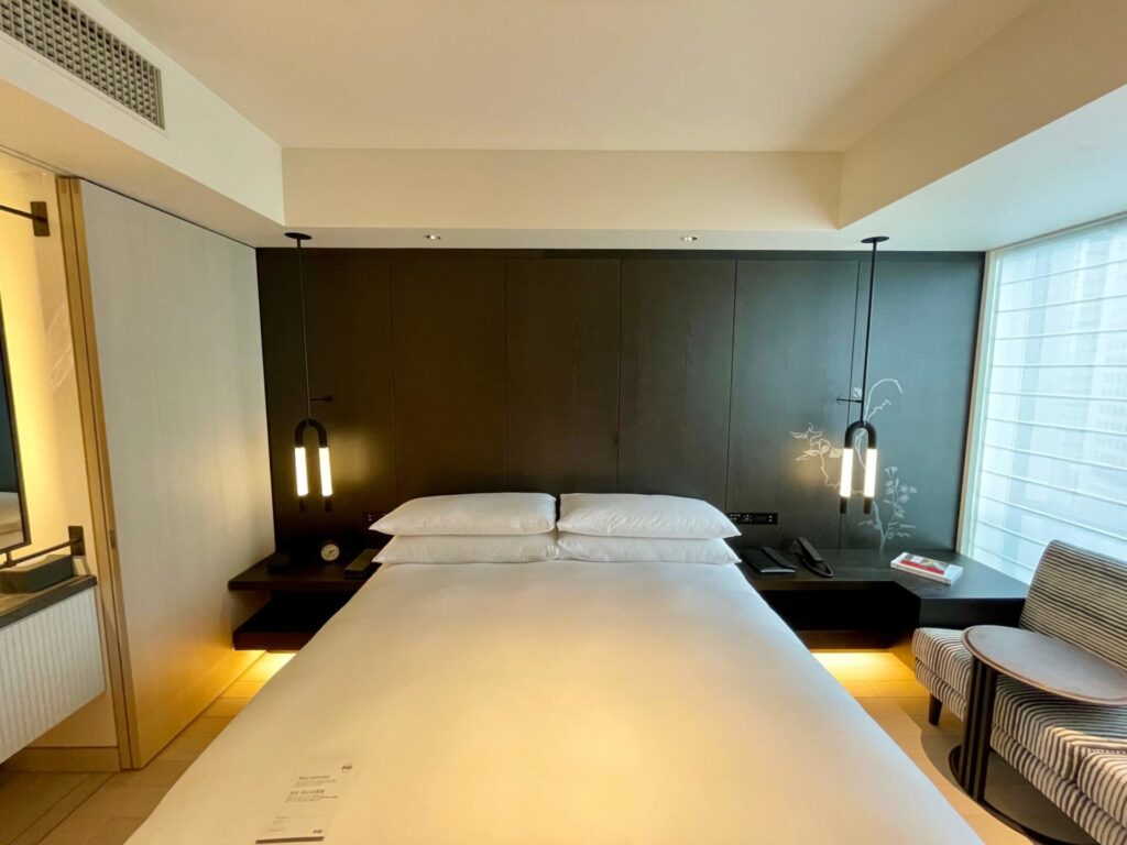 キンプトン新宿東京 プレミアムキング ベッド
