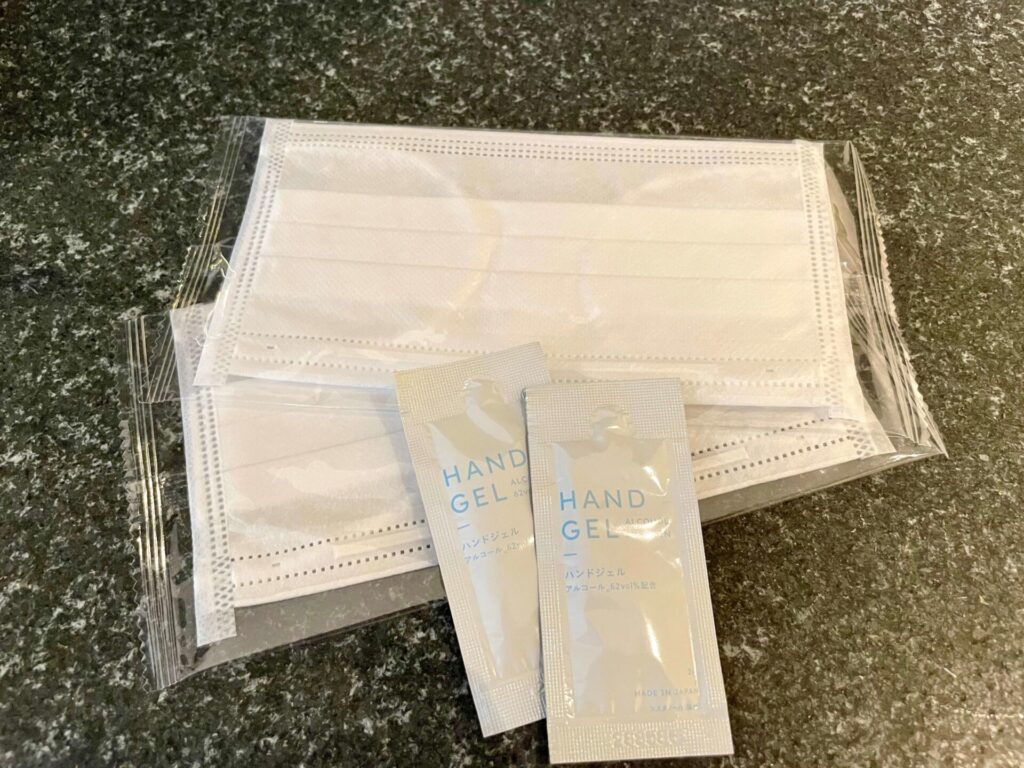 キンプトン新宿東京 マスクと手指消毒薬