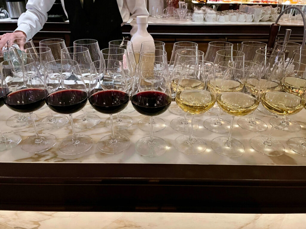 キンプトン新宿東京 イブニングソーシャルアワー 赤/白ワイン