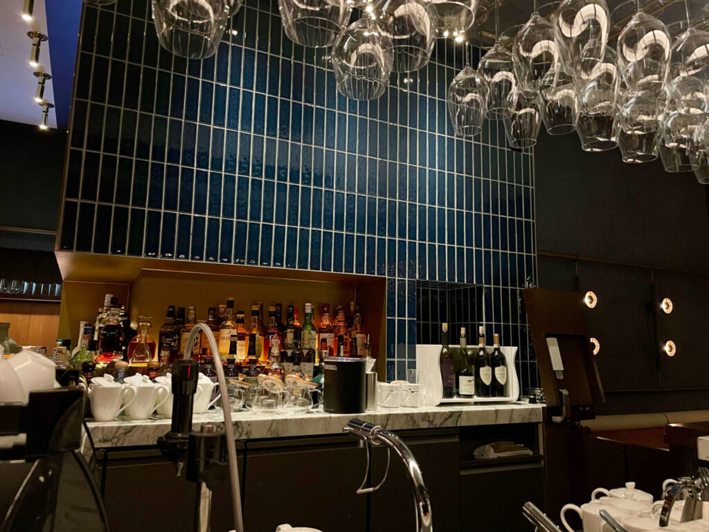 キンプトン新宿東京 DISTRICT バーカウンター