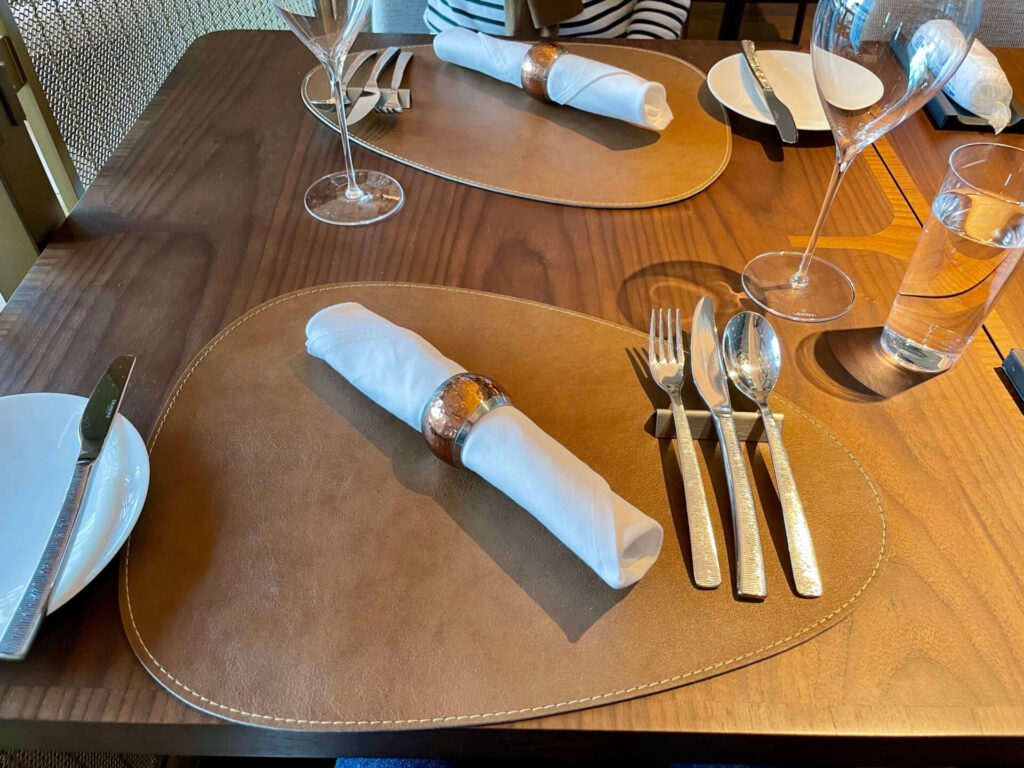 キンプトン新宿東京 朝食 テーブルセッティング