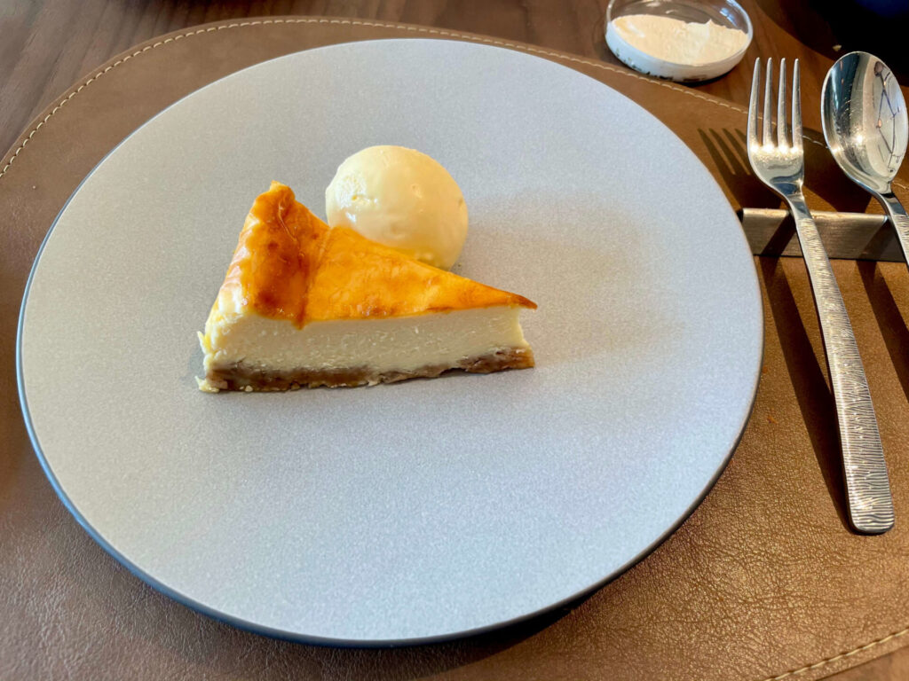 キンプトン新宿東京 DISTRICT チーズケーキ