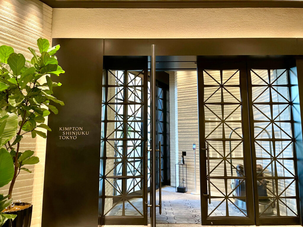 キンプトン新宿東京 車寄せエントランス