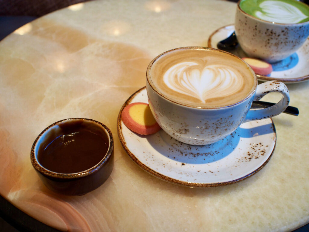 キンプトン新宿東京 The Jones バターナッツラテ