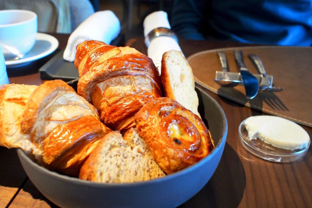 キンプトン 朝食/ブランチ オリジナルパン盛り合わせ