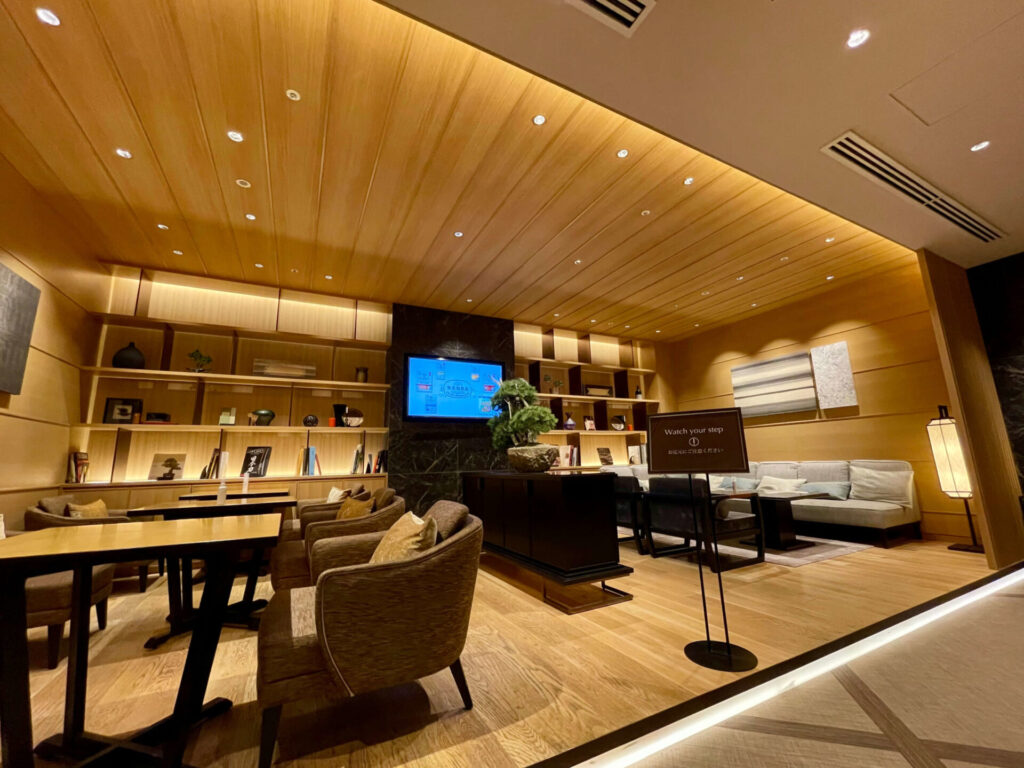 ザプリンスさくらタワー東京 エグゼクティブラウンジ 奥のテーブル席