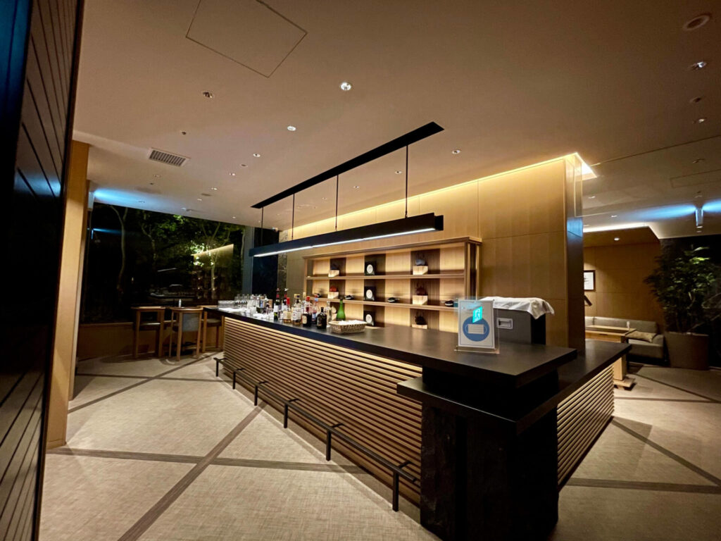 ザプリンスさくらタワー東京 エグゼクティブラウンジ 夜のバーカウンター