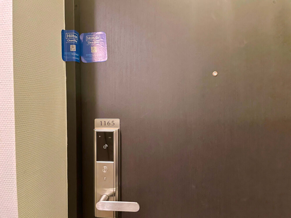 ヒルトン東京ベイ セレブリオフロア 1165室の扉