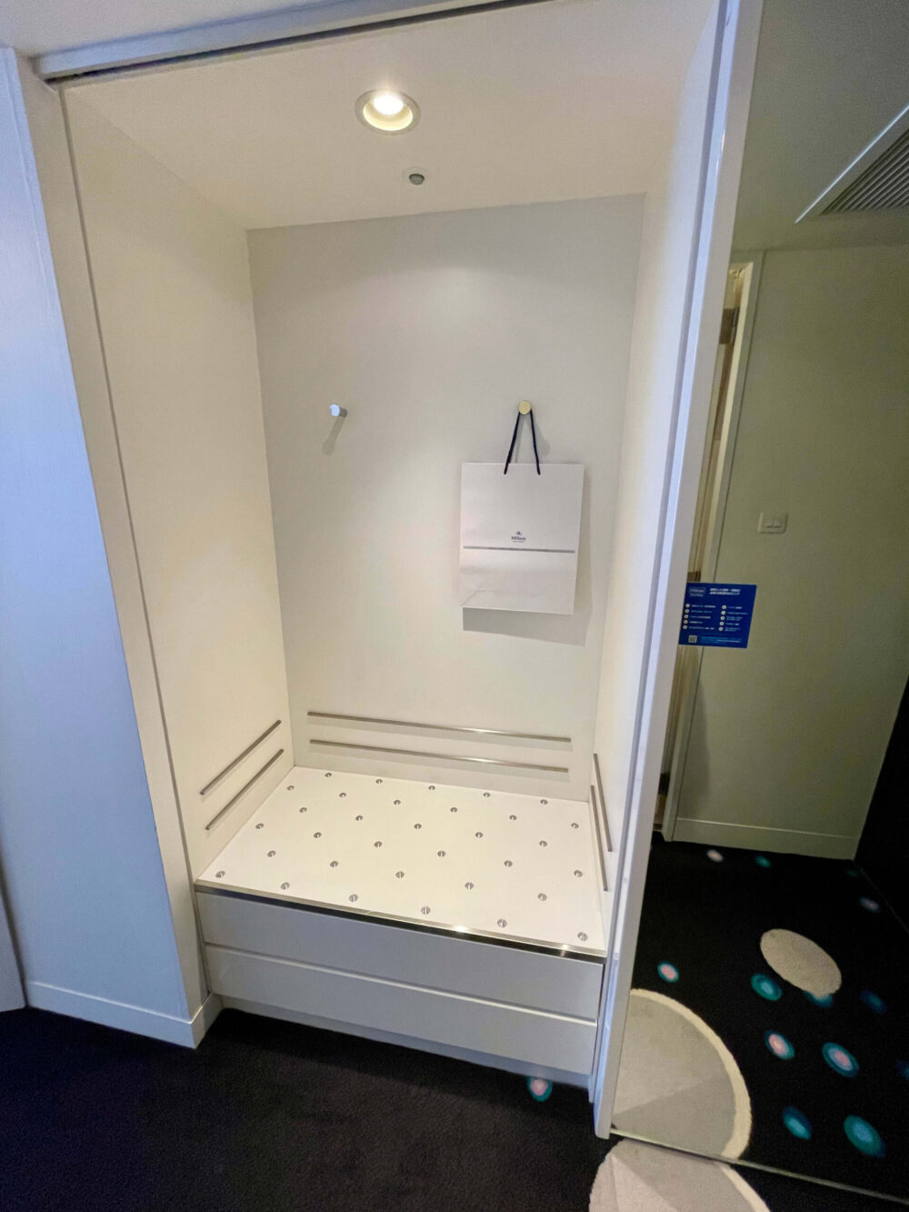 ヒルトン東京ベイ セレブリオ キングルーム 荷物置き場