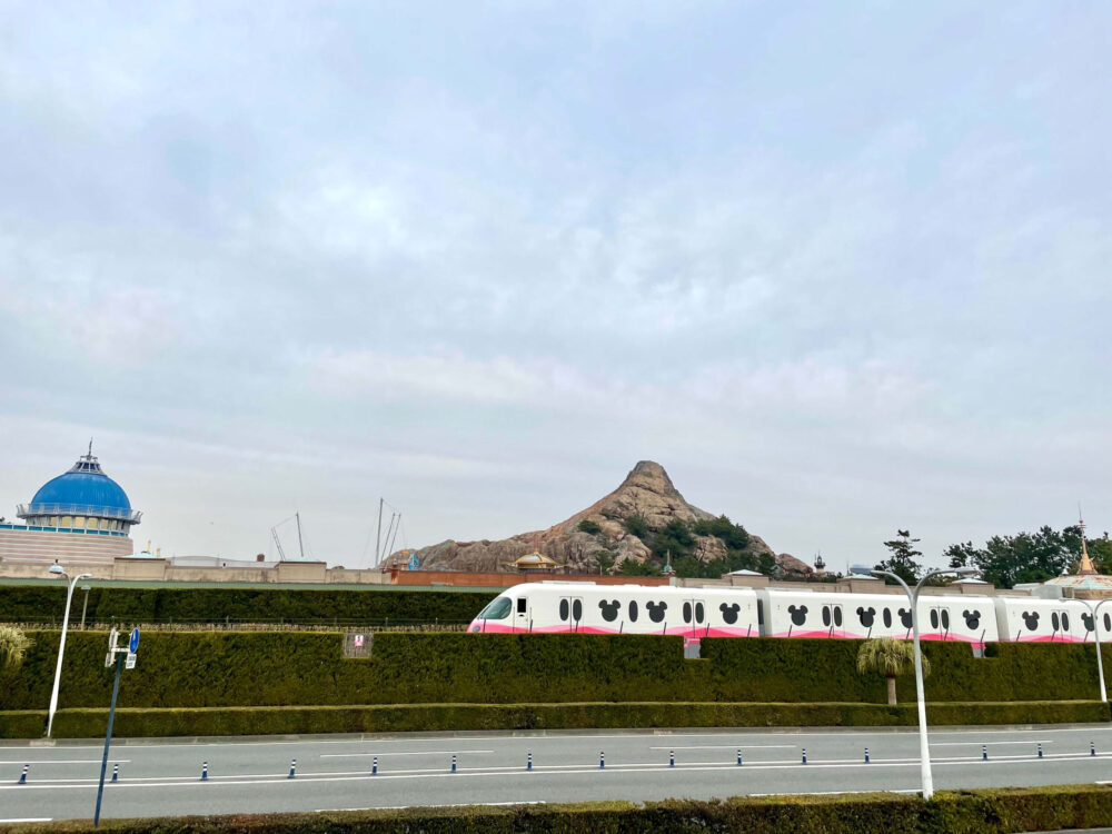 ヒルトン東京ベイからランニング リゾートラインとプロメテウス火山