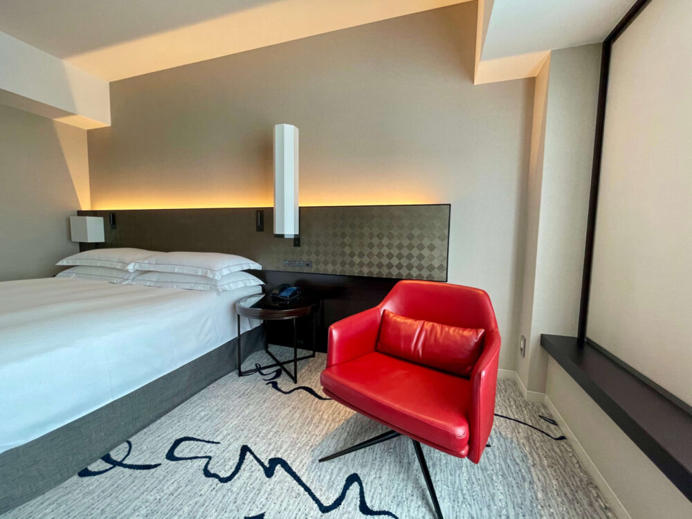 ヒルトン東京 エグゼクティブルーム 赤いソファー