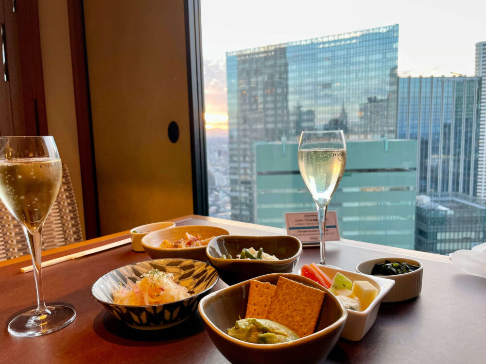 ヒルトン東京 エグゼクティブラウンジ 夕景を見ながらカクテルタイムスタート