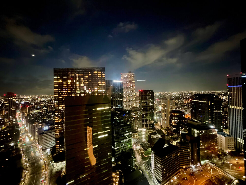 ヒルトン東京 エグゼクティブラウンジからの高級マンションの夜景