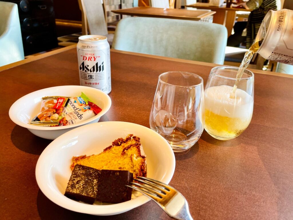 「ヒルトン東京」エグゼクティブラウンジ カクテルタイム以外でもビール提供ありな素敵ラウンジ