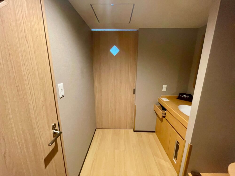 御宿野乃 浅草 洗面台やトイレ