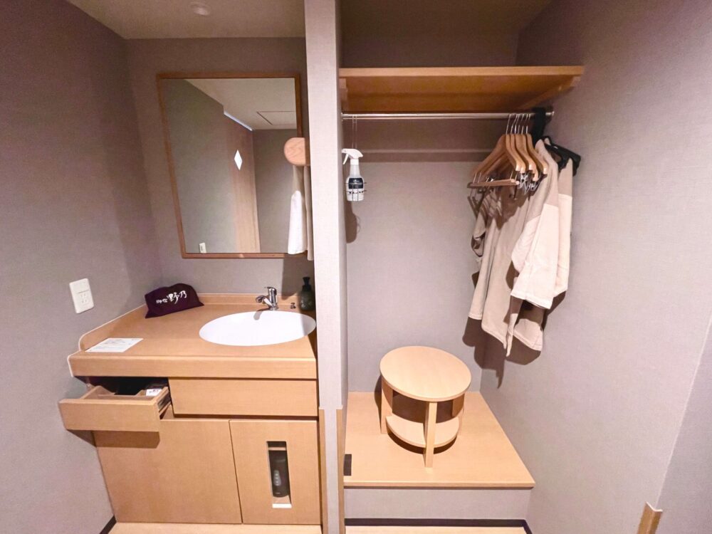御宿野乃 浅草 洗面台とクローゼット