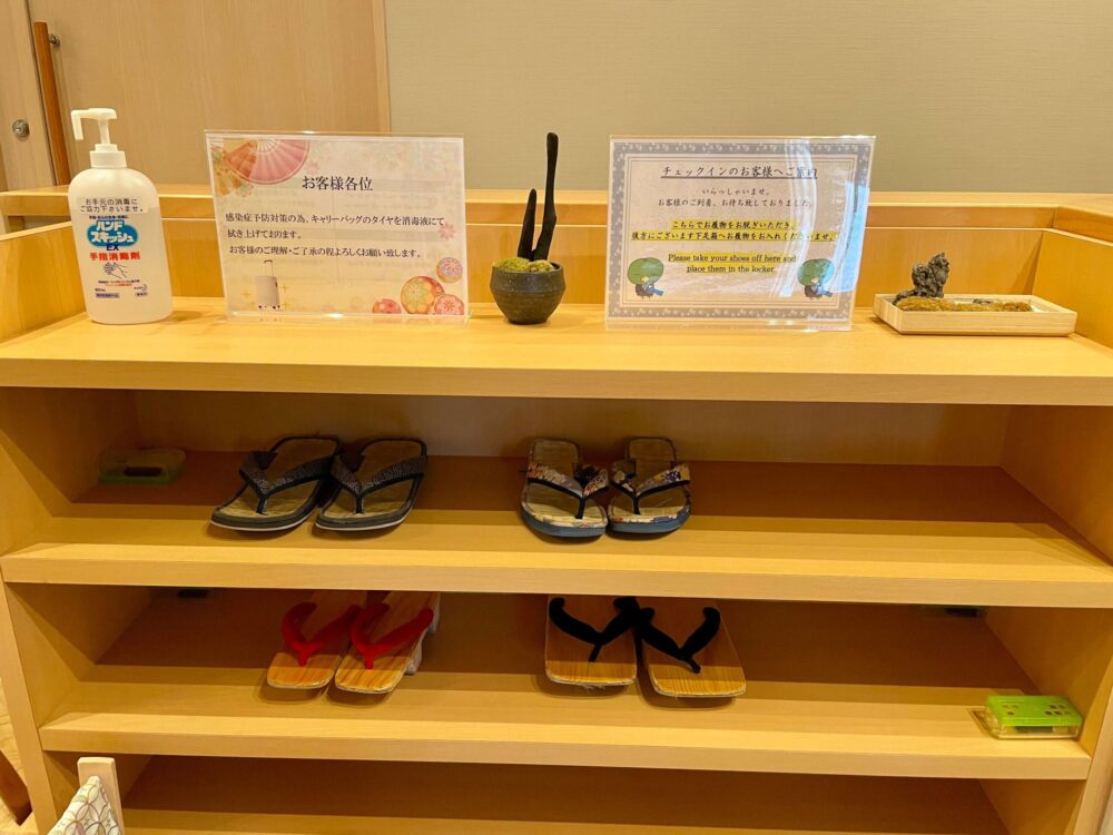 御宿野乃 浅草 玄関と下駄