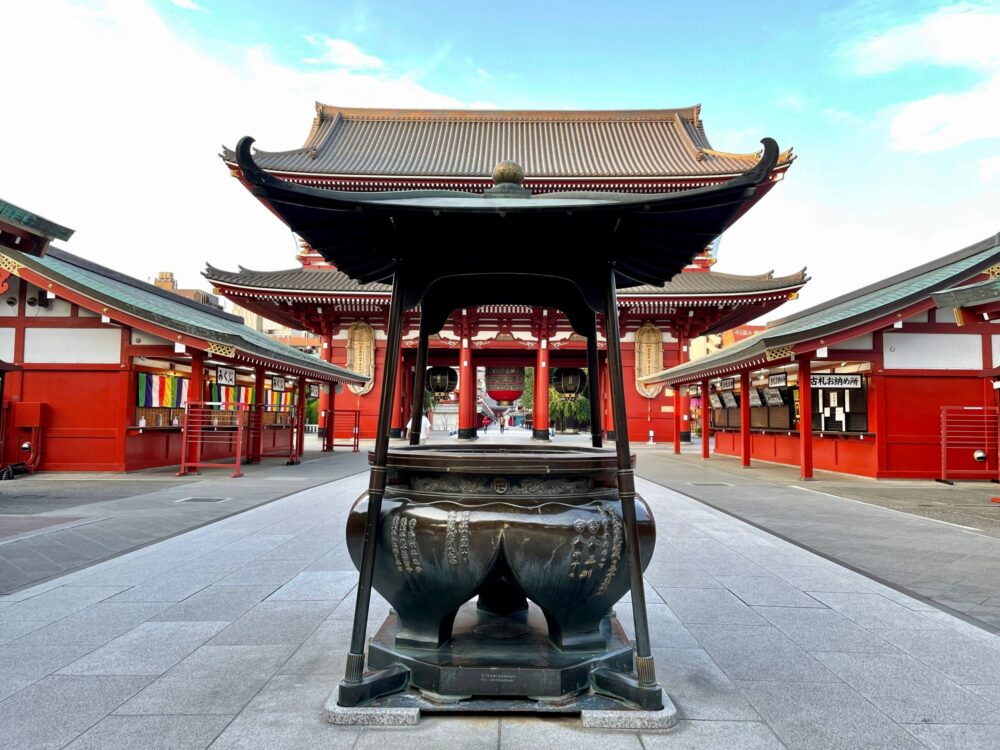 浅草寺の常香炉（じょうこうろ）