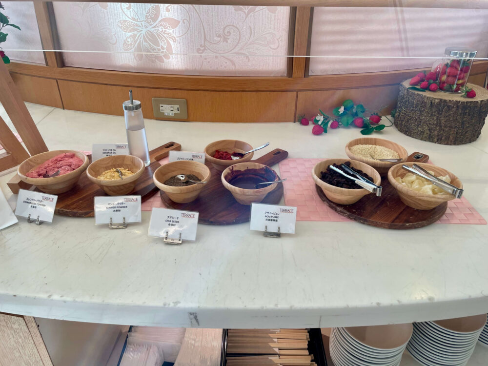 ヒルトン成田 朝食ブッフェ チアシードやマンゴーパウダー