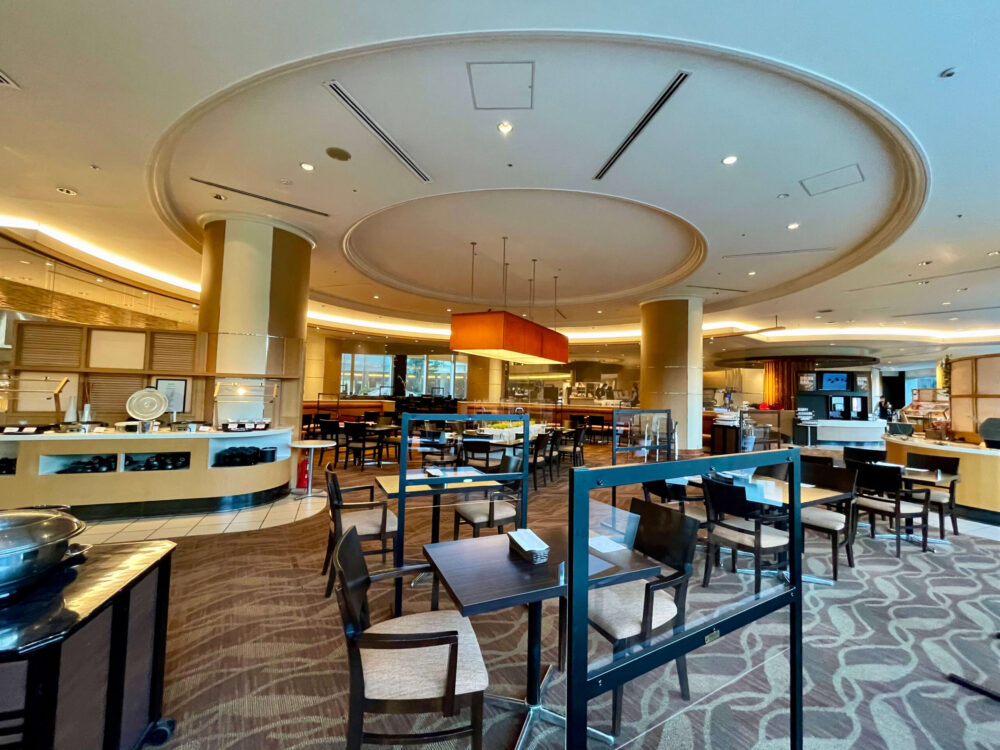 ヒルトン成田 朝食ブッフェ会場の雰囲気