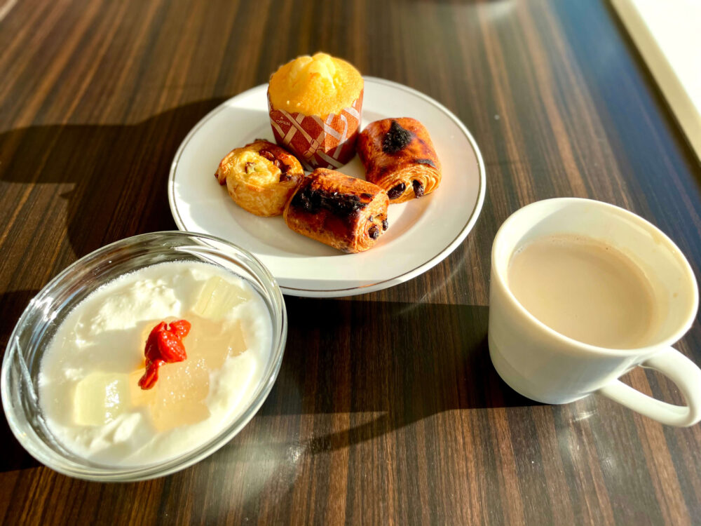 ヒルトン成田 朝食ブッフェで食べたのパンとヨーグルト