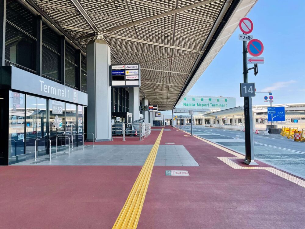 成田空港 第一ターミナルへ到着