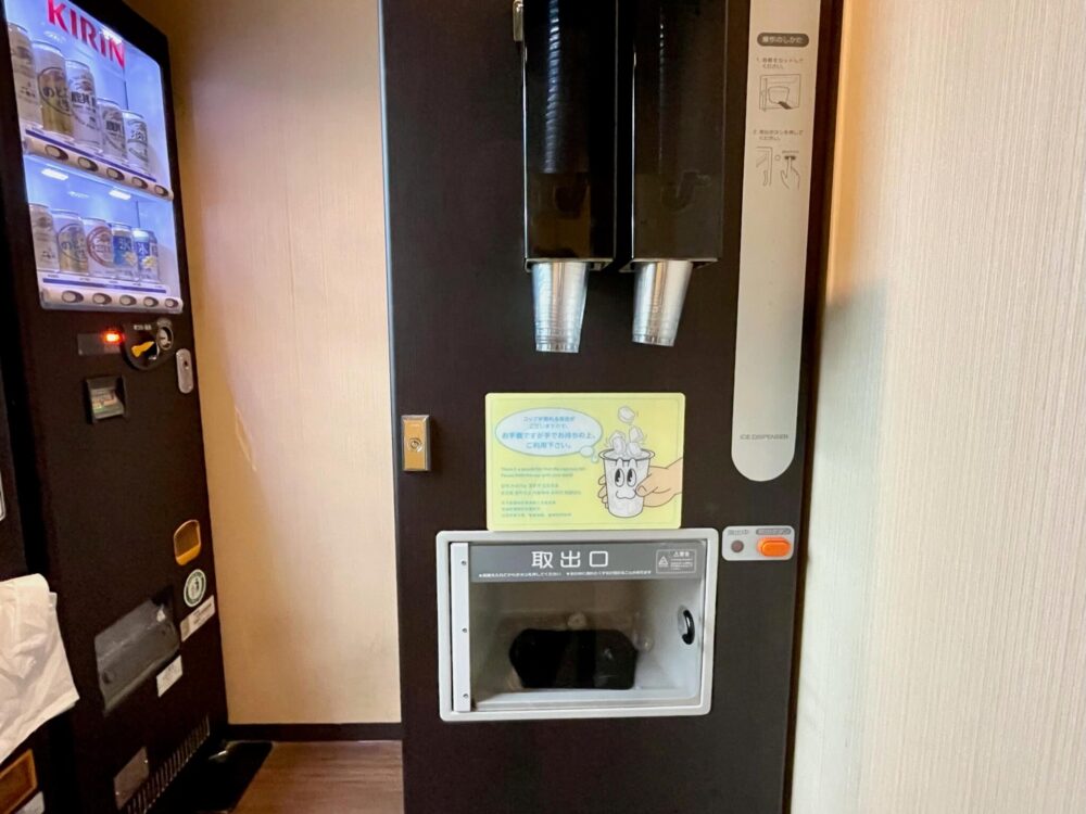 ドーミーインPREMIUM博多 2F自動販売機横の製氷機