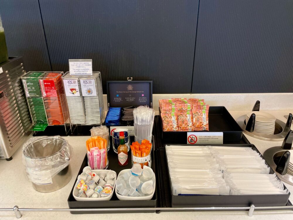 羽田空港 ANAラウンジ(本館南) 紅茶とミックスナッツ