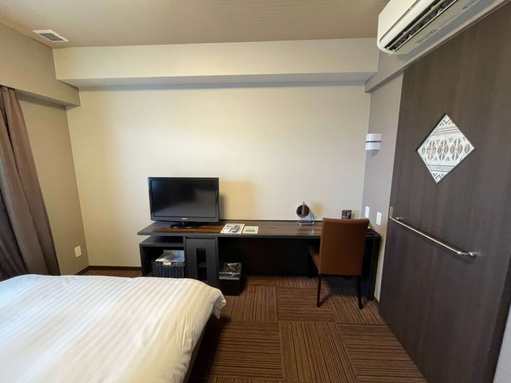 ドーミーインpremium博多 テレビとデスク