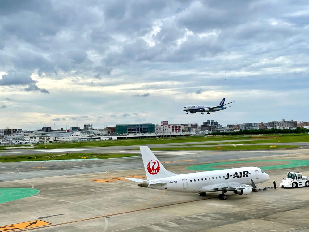 福岡空港 展望デッキ ANAとJAL