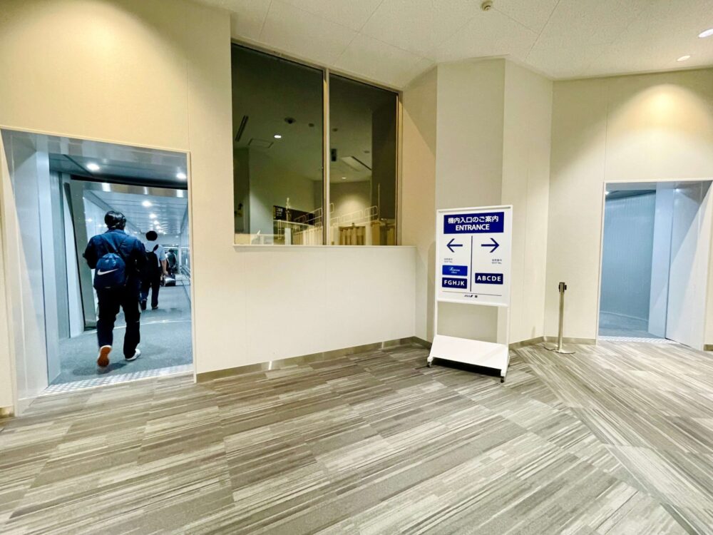 福岡-羽田間 プレミアムクラス搭乗口