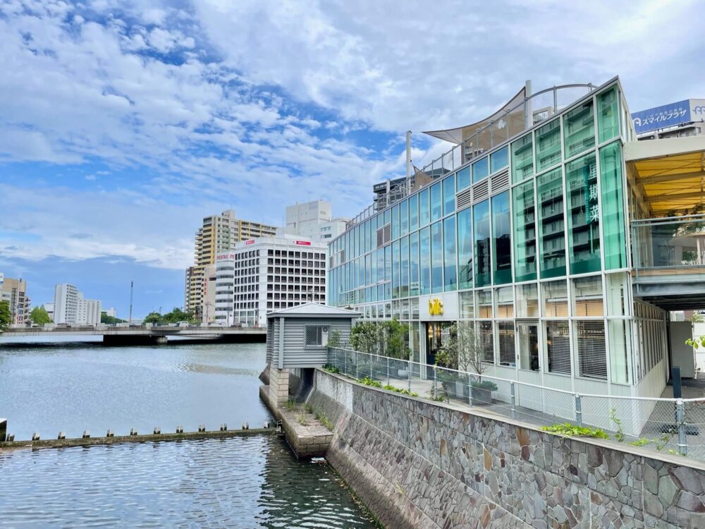 天神中央公園のおしゃれ「bills(ビルズ)」外観