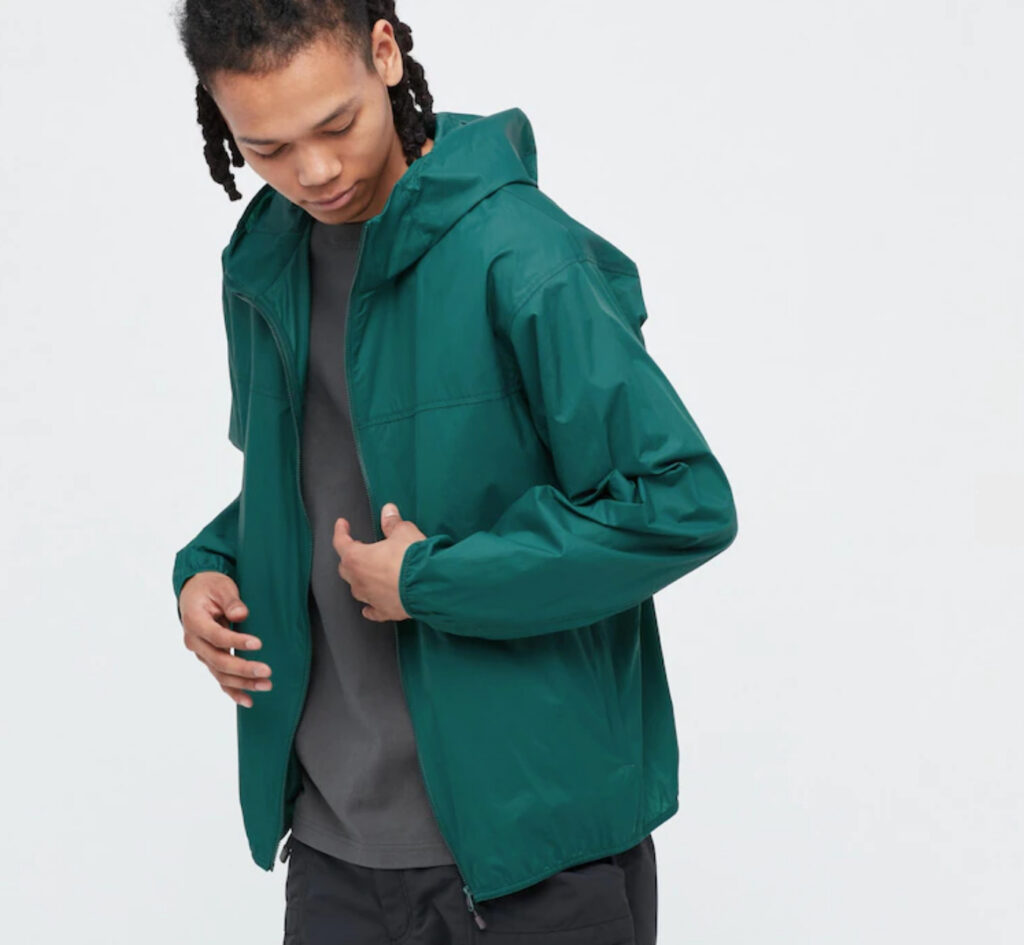 「東京エクストリームウォーク」おすすめ ユニクロ ポケッタブルUVカットパーカ(3Dカット)