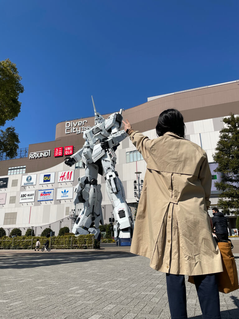 ダイバシティーのガンダムと記念撮影