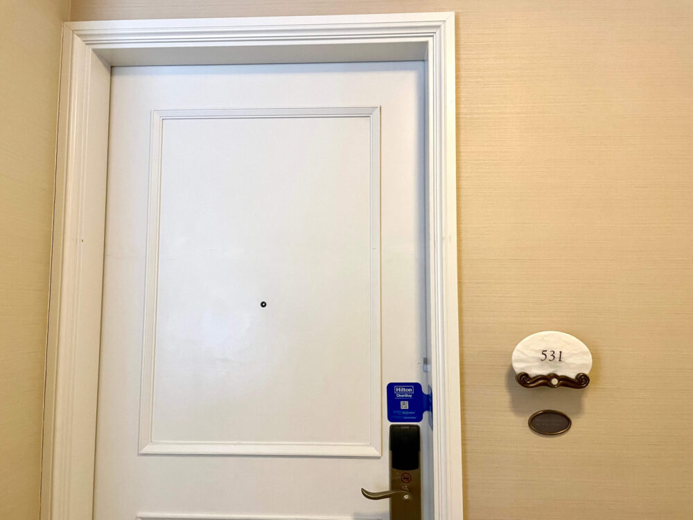ヒルトンお台場 客室の扉