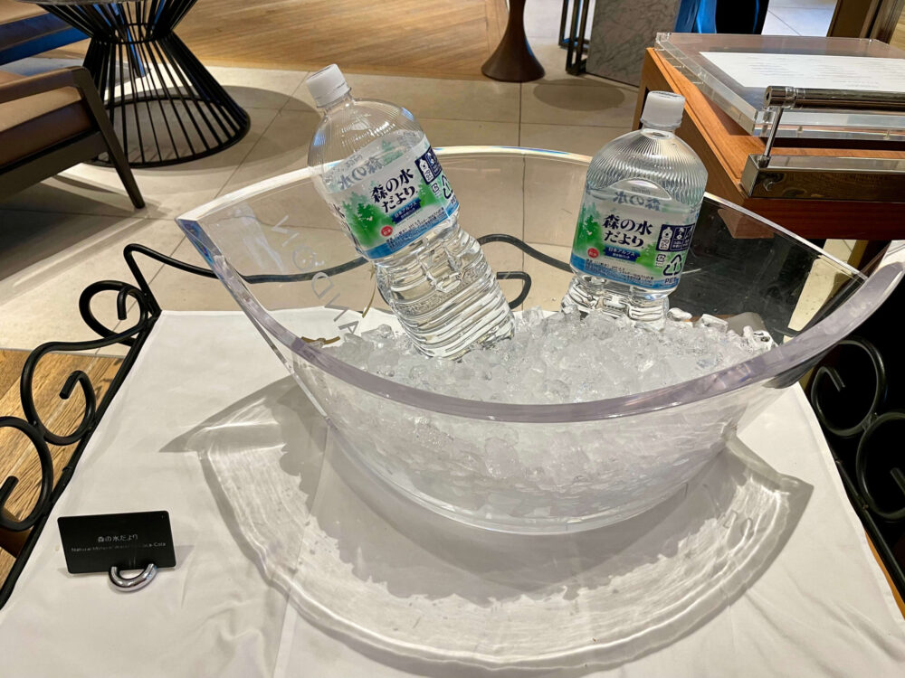 ヒルトンお台場 朝食 ミネラルウォーター