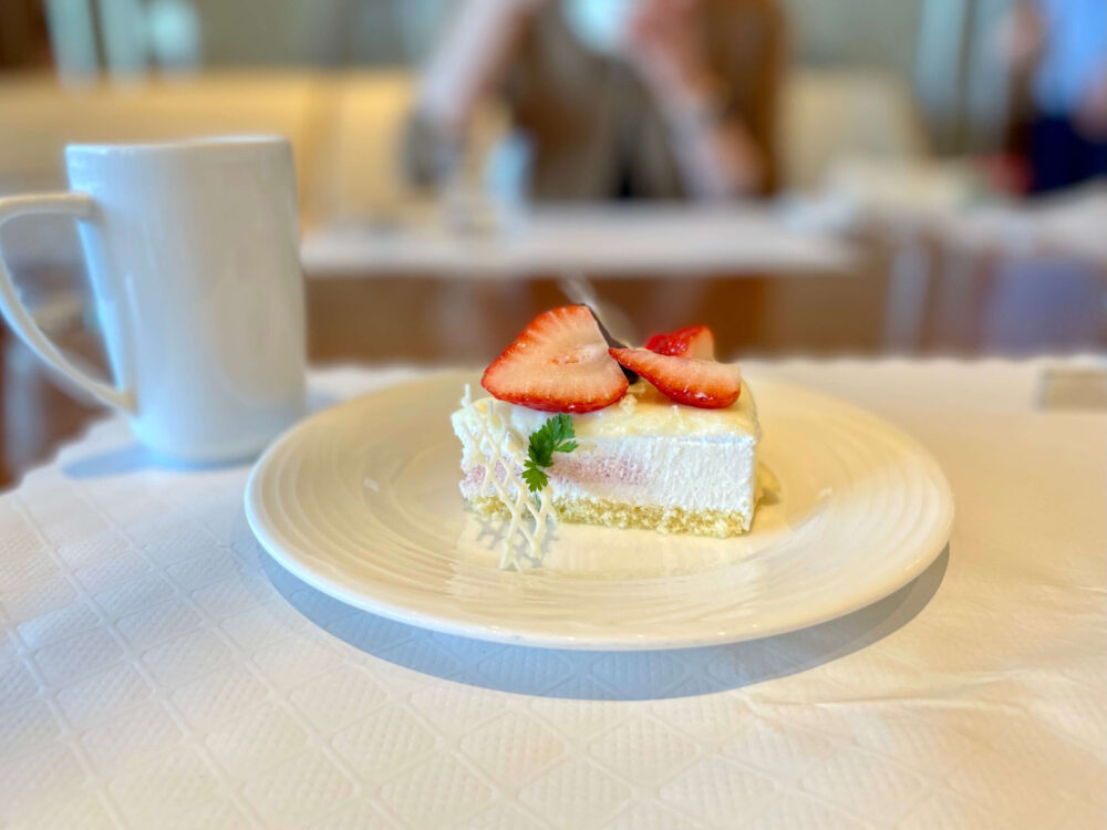 ヒルトンお台場 朝食 食べたケーキ